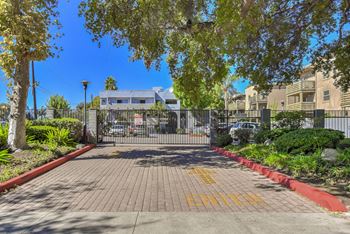 Gate